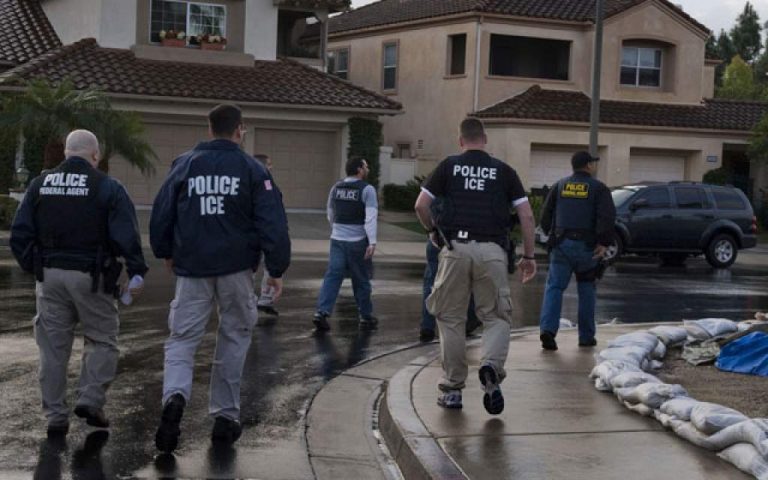 â€œNo puedo permitirles entrar al paí­sâ€ reitera Trump al inicio de redadas