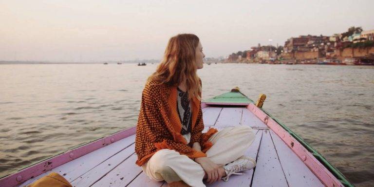 Darán vacaciones extras a mujeres solteras para que busquen marido