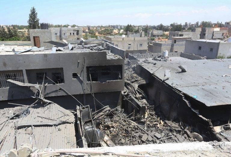 Ataque contra centro de migrantes en Libia deja 40 muertos y 80 heridos