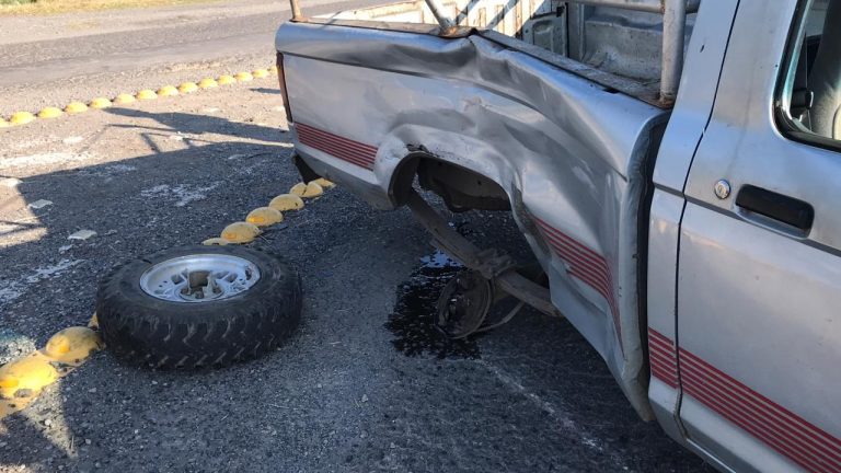 Choque deja cuantiosos daños materiales