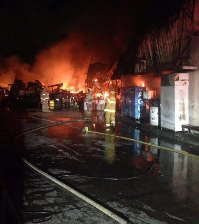 Incendio consume oficinas y bodegas de servicios primarios en Reynosa
