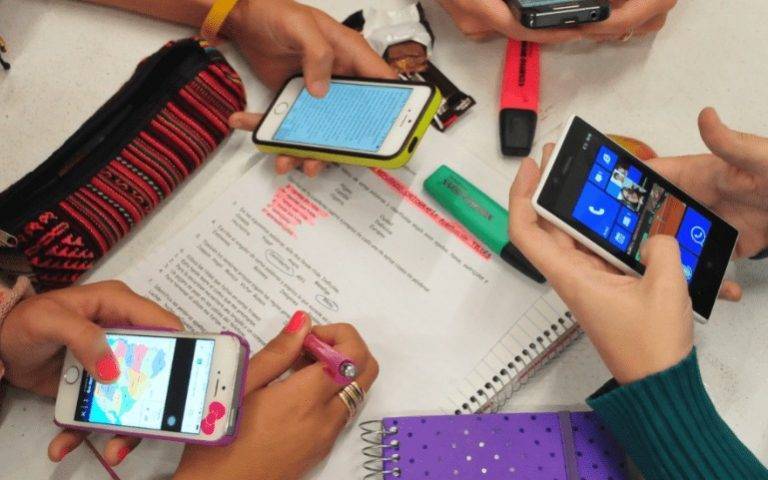 Urge legislar uso de celular en escuelas