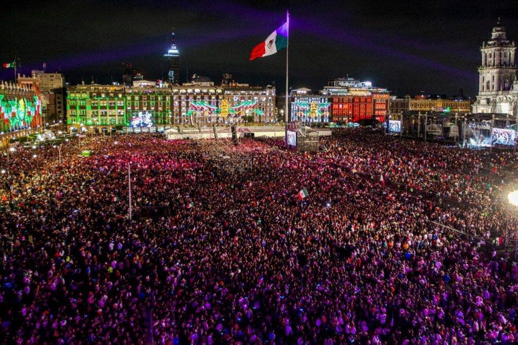 Ya Son 80 Mil Personas En El Zócalo Para El Grito Laportadamx 8566