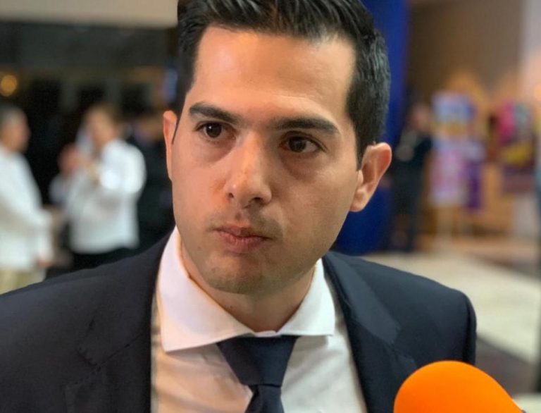 Urge Canaco a Ayuntamiento regular comercio informal