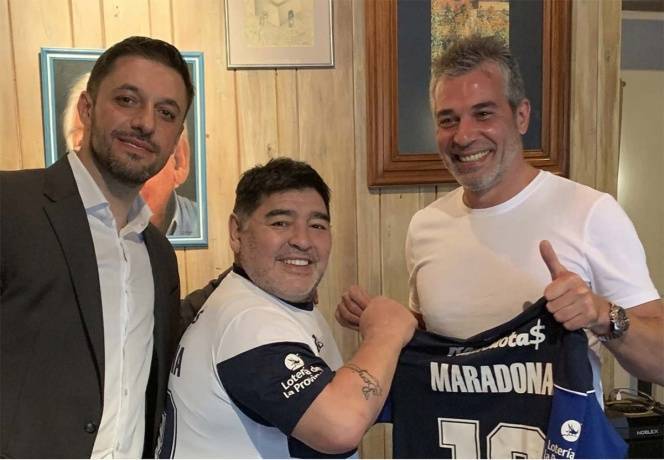 Maradona es nuevo técnico de Gimnasia y Esgrima La Plata