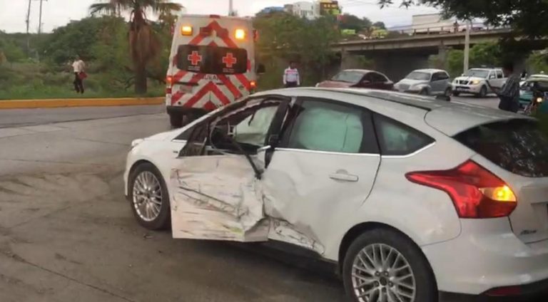 Aparatoso accidente en el caracol deja dos personas hospitalizadas