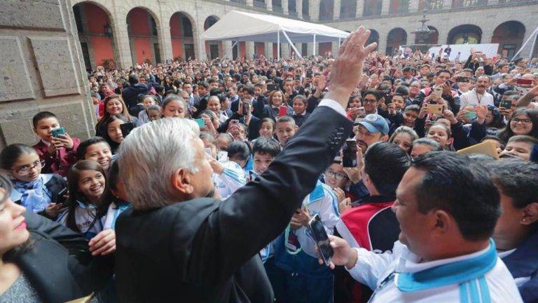 López Obrador invita a acudir al Zócalo para el Grito