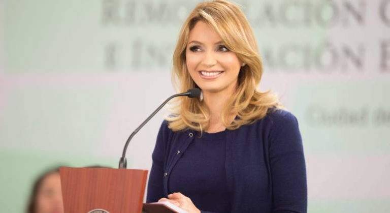 Conductor de televisión revela que Angélica Rivera â€œvivió del carajoâ€ durante su matrimonio con EPN
