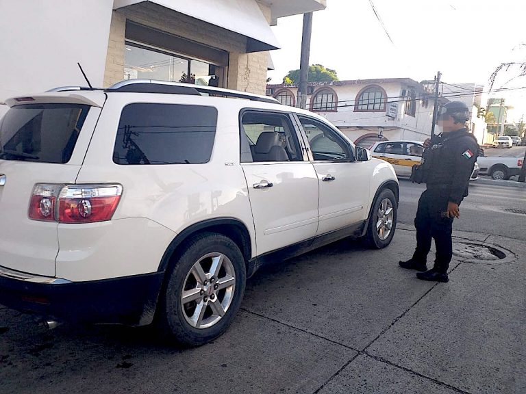 Abandonan en Tampico camioneta robada