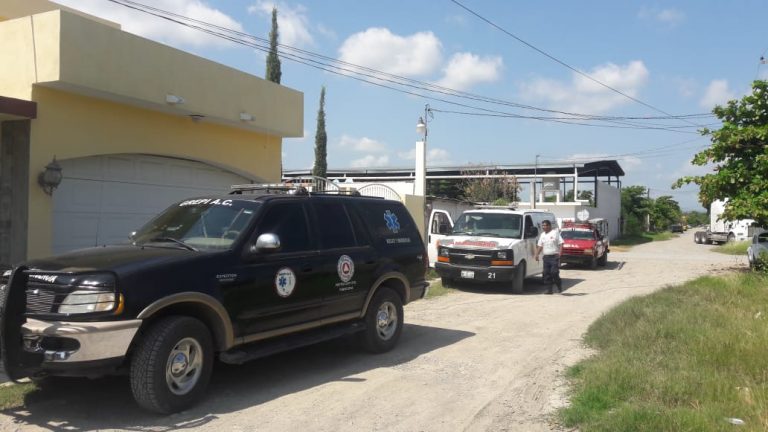 Muere albañil electrocutado cuando enjarraba una pared