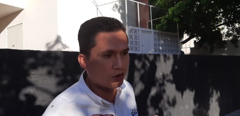 Admite obras públicas que siguen apareciendo baches