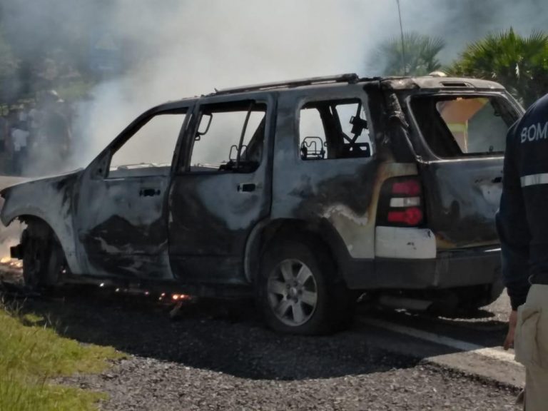 Se incendia  camioneta en la antigua carretera a Jaumave