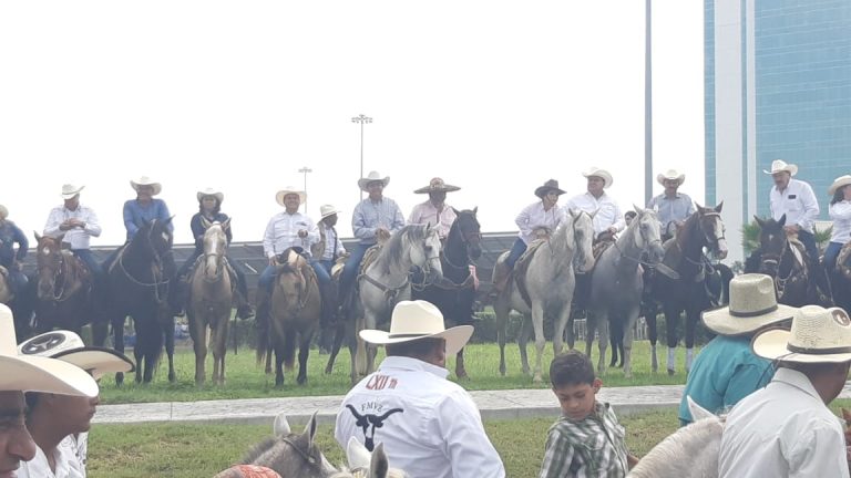 Encabeza gobernador del estado Francisco Garcí­a Cabeza de Vaca Cabalgata Unidos por Tamaulipas