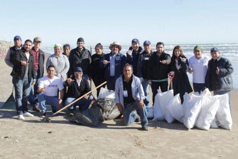 Jóvenes Tamaulipas realiza acciones de limpieza en playa Bagdad.