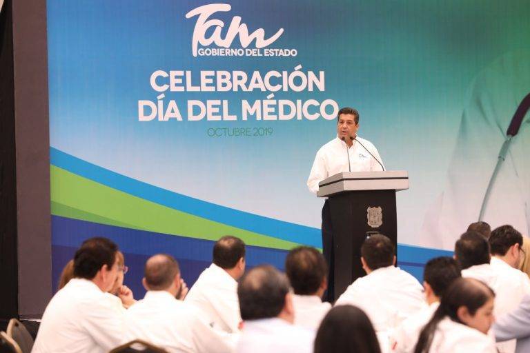 Celebra Gobernador a médicos de la zona sur del estado
