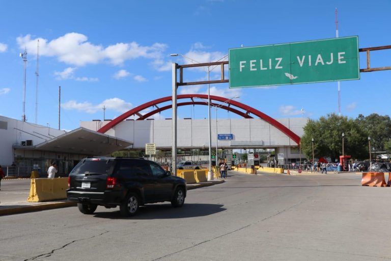 Tras mesa de diálogo, migrantes desbloquean puente internacional â€œPuerta Méxicoâ€