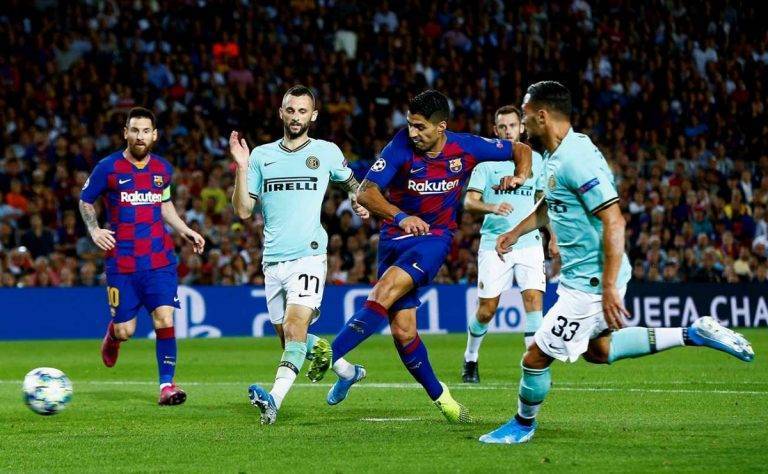 Luis Suárez saca de un apuro al Barcelona