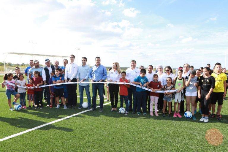 Inauguran cancha de fútbol en Nueva Ciudad Guerrero
