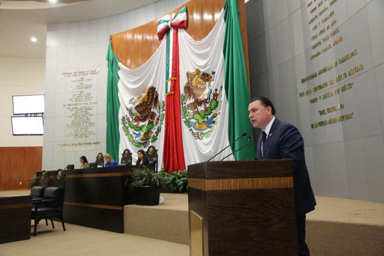 Crí­tica lí­der del Congreso a diputados de Morena por abandonar Sesión