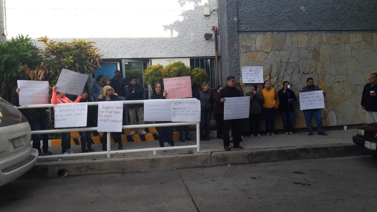 Protestan trabajadores de estancia infantil del ISSSTE por recortes presupuestales