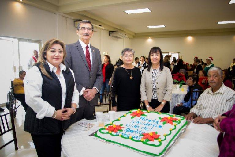 Ofrece UAT festejo prenavideño a los abuelitos universitarios