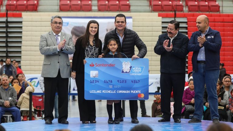 Todo listo para entrega de Tarjetas Bancarias de Becas