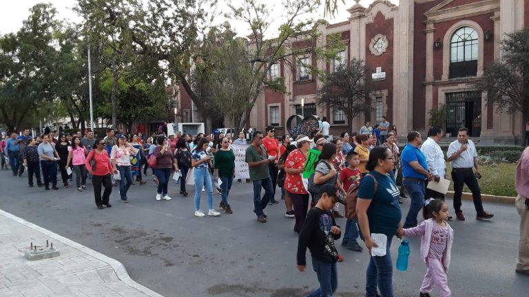 Trabajadores demandan mejores servicios de salud y medicinas