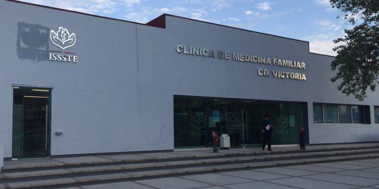 Jubilados del Hospital Civil siguen sin recibir su pago