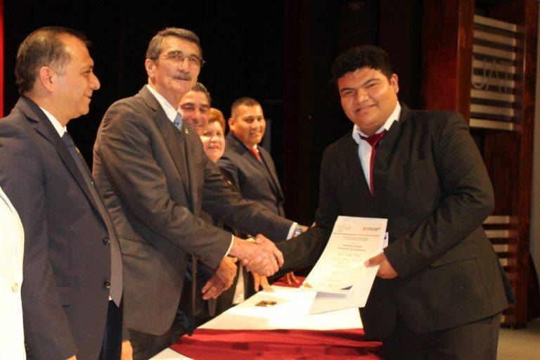 Preside Rector graduación en la Facultad de Ingenierí­a de Tampico