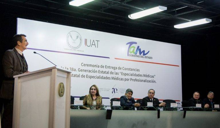 EntreganÂ UAT y SSTÂ a egresados de especialidades médicasâ€‹