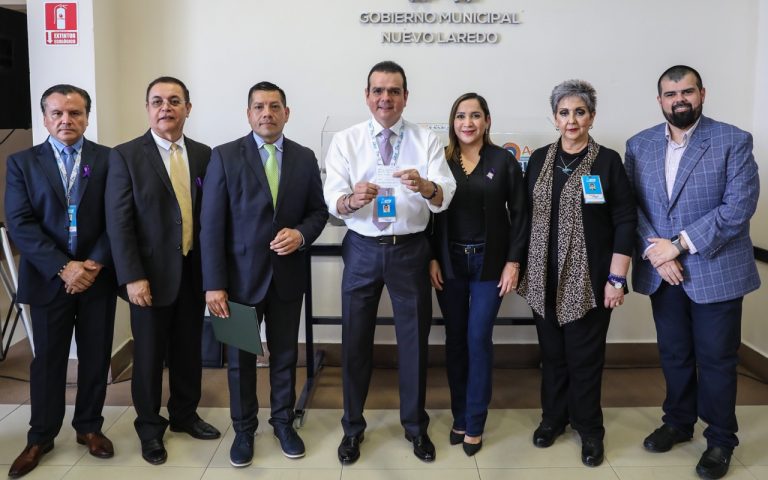 Gana otra mujer auto de segunda rifa del predial