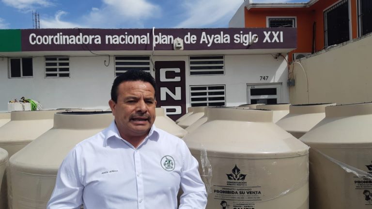 Entrega CNPA paquetes de Tinacos