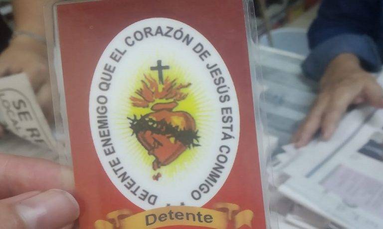 Tras ejemplo de AMLO, amuletos aumentan ventas