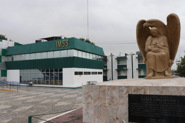 Acusan a personal del IMSS por la muerte de una mujer