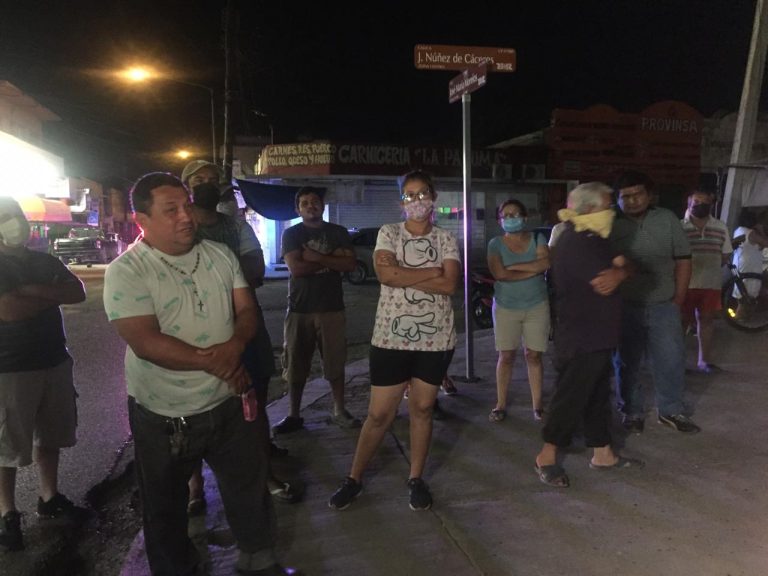 Levanta tránsito â€œCarretón de Tacosâ€, comerciantes se amotinan en la delegación