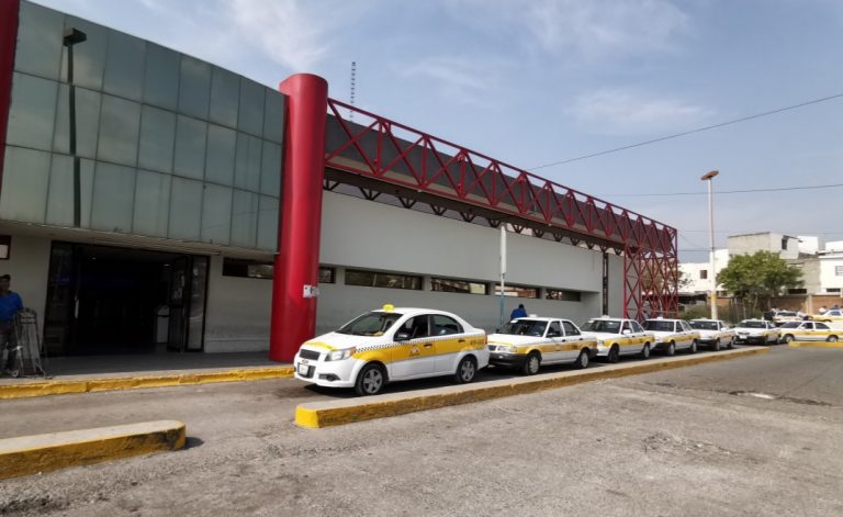 Cae hasta 80% demanda de taxis en la Central de Autobuses