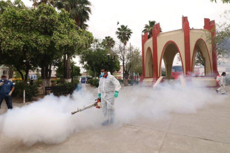 Ayuntamiento de Matamoros desinfecta espacios públicos