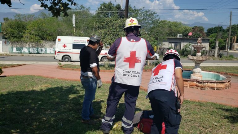 Aí­slan a 3 paramédicos de CR por Covid-19