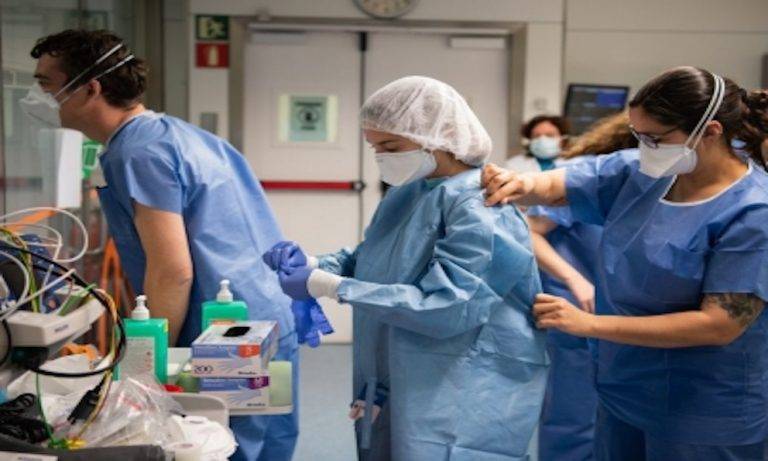 Se contagian 18 policí­as y 4 médicos de COVID-19 en Nuevo León