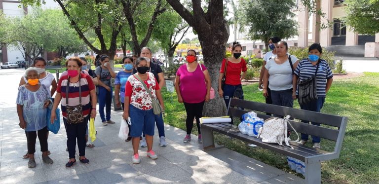 Acuden colonos de La Esperanza a buscar apoyos a Palacio de Gobierno