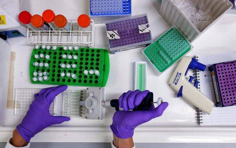 Multimillonarios de la salud beneficiados tras anuncio de la pandemia del Covid-19