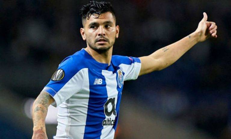 Chelsea irí­a por Tecatito Corona