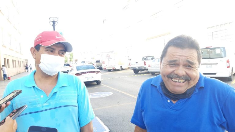 Ya sin trabajo, microbuseros enfrentan divorcios