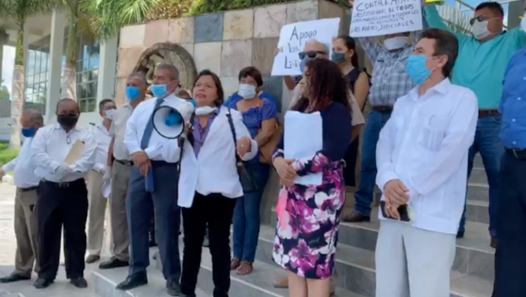 Exigen abogados abran los juzgados