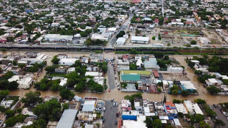 Chubasco afecta casas, vehí­culos, vialidades y cortocircuitos