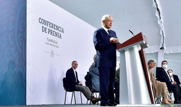 AMLO denuncia ‘fraude monumental’ de facturas falsas