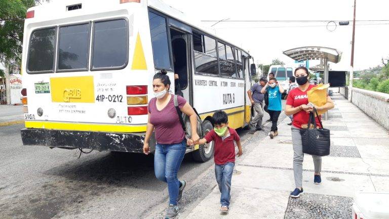 Conviene más a microbuseros parar unidades que salir a ruta, afirma dirigente