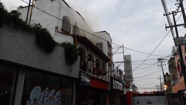 Se incendia casa en el 7 y 8 Hidalgo de Ciudad Victoria.