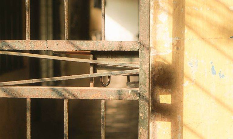 Una treintena de presos de alta peligrosidad se fuga de cárcel en Brasil