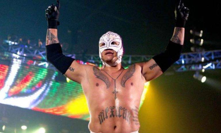 Rey Mysterio, hospitalizado tras lesión durante pelea